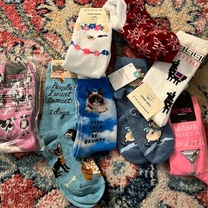 Everybody need socks. I have 8 pairs for you! Bundle!